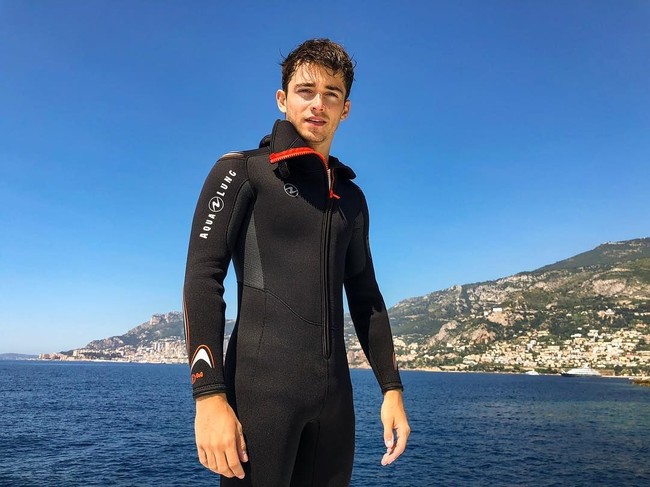 Pria kelahiran Monte Carlo, Monako ini juga cukup populer di Instagram dan memiliki jumlah pengikut 403 ribu lebih. Foto: dok. Instagram (@@charles_leclerc)