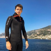 Pria kelahiran Monte Carlo, Monako ini juga cukup populer di Instagram dan memiliki jumlah pengikut 403 ribu lebih. Foto: dok. Instagram (@@charles_leclerc)