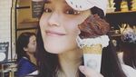 Manisnya Awet! Lihat Gaya Shu Qi Saat Makan Es Krim dan Ramen