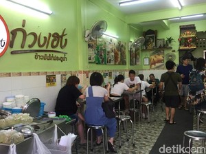 Bisa Jajan Chicken Rice Enak di Sini Sebelum Belanja ke Platinum