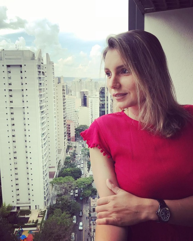 Wanita berusia 31 tahun ini juga cukup populer di media sosial dan memiliki 467 ribu lebih pengikut di Instagram. Foto: dok. Instagram Maya Gabeira