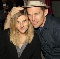 Ryan melahirkan anak pertamanya dengan Ethan, yang bernama Celementine Jane Hawke, beberapa minggu setelah pernikahan mereka digelar pada Juni 2008. Dan pada 2011, dia melahirkan anak kedua, Indiana Hawke. Foto: Getty Images