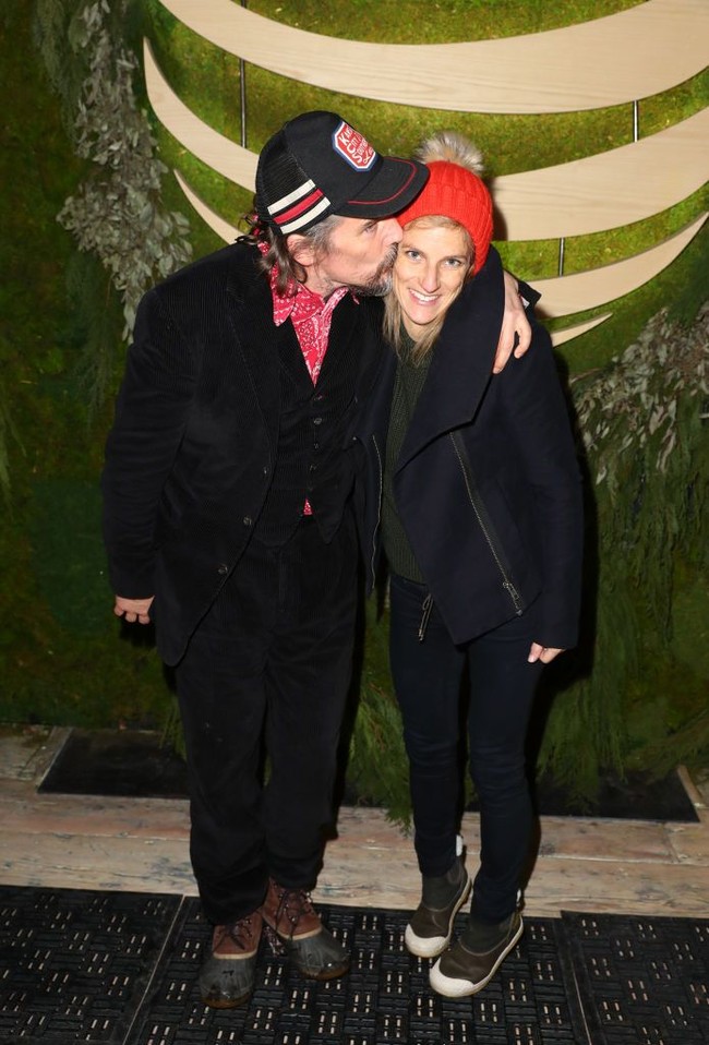 Ryan sendiri tidak pernah berbicara apapun pada publik terkait tuduhan pelakor terhadap dirinya. Meski demikian, dia selalu setia menemani Ethan Hawke tampil di berbagai acara selebriti. Foto: Getty Images