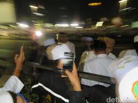 Sandi dan Gatot cipika-cipiki