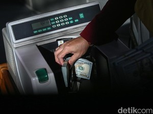 Sempat Rp 16.700, Dolar AS Kini Tepar di Level Rp 13.800