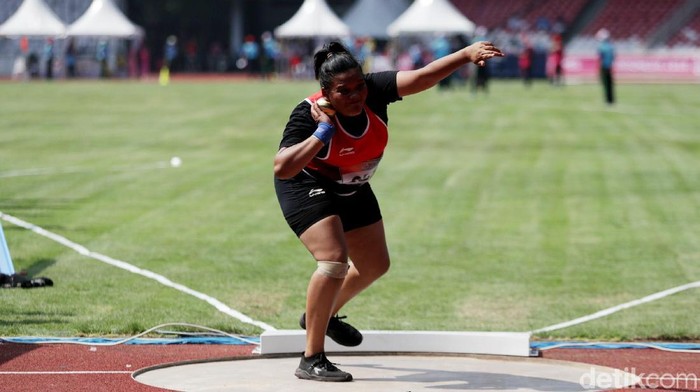 Atletik mempersembahkan medali emas kedua untuk Indonesia pada Asian Para Games 2018. Suparniyati menjadi yang terbaik di tolak peluru F20.