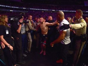 Ancam Mundur dari UFC, Khabib Ingin Jajal WWE