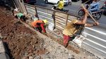 Lubang Menganga dan Jalan Macet Gara-gara Galian Kabel di Kemang