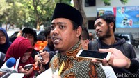 Ketua Cyber Indonesia Muannas Al-Aidid menilai tidak adil bila hanya Ratna Sarumpaet yang ditetapkan menjadi tersangka dalam kasus hoax penganiayaan.