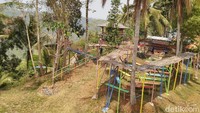 Foto: Ada 5 titik spot foto atau ranggon selfie yang bisa digunakan para wisatawan untuk mengambil gambar. Mulai dari berbentuk love dan tempat untuk nongkrong di atas tebing.  (Dadang/detikTravel)
