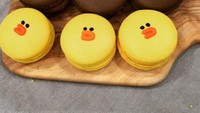 Jangan lewatkan Line macaron yang ada di restoran LINE Friends Store and Cafe wilayah Myeong-dong. Dilansir Soompi 1930/3), di sana ada macaron berbentuk Brown dan Sally yang menggemaskan. Foto: Istimewa