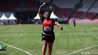 Suparniyati sukses mencatatkan lemparan sejauh 10,75 meter dalam penampilan di Stadion Utama Gelora Bung Karno (SUGBK) Senayan, Senin (8/10/2018).
