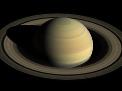 Fakta Unik Saturnus yang Malam Ini Mengintip dari Balik Bulan