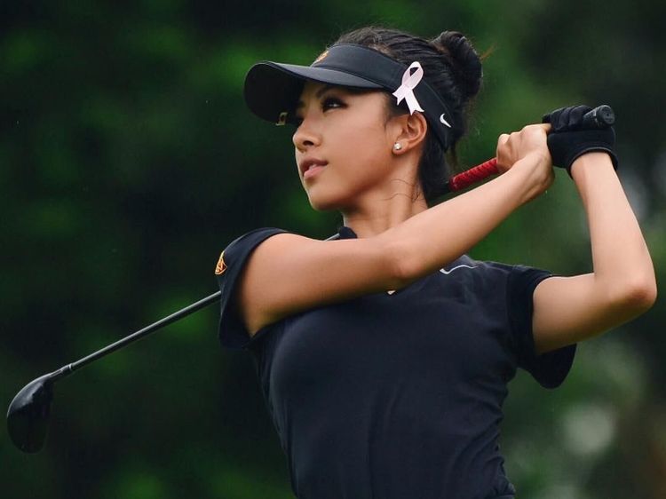 Pegolf Cantik Berdarah China Ini Bikin Netizen Terkesima