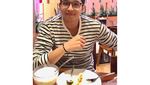 9 Pose Makan Dokter Ganteng Aditya Surya Pratama yang Bikin Wanita Melting