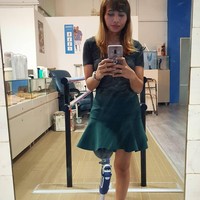 Sebelum sukses meraih mimpinya menjadi model, Rosalina Oktavia sempat mengalami masa-masa sedih ketika baru saja kehilangan kakinya. Kaki Rosalina harus diamputasi setelah dia mengalami kecelakaan motor pada 2010. Foto: Instagram @ kazzrozza