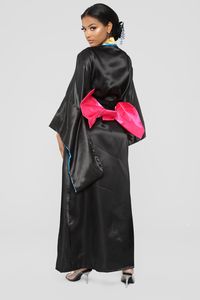 Tampilkan Kostum Geisha untuk Halloween, Brand Fashion asal AS Dikecam