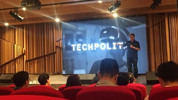 Managing Director President Office Sinar Mas Land Dhony Rahajoe memberikan sambutan dalam acara grand opening Techpolitan. Istimewa/Sinar Mas Land. 