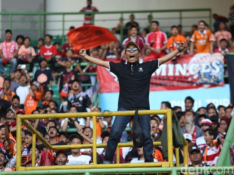 Dukungan The Jak Mania untuk Persija di Patriot Chandrabhaga