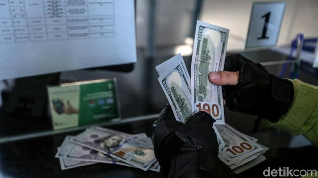 Proyeksi Pemerintah: Dolar AS Masih Rp 15.000 di 2019