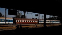 Kondisi stasiun dan gerbong kereta api sangat memprihatinkan. Gerbong yang karatan, penerangan yang tidak hidup, sistem yang sering gagal,bangku yang sudah rosak dan  toilet yang tidak bersih (Siphiwe Sibeko/Reuters)