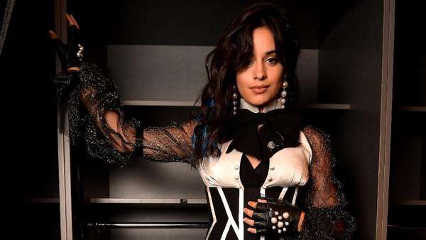 Pose Seksi Camila Cabello Pose Seksi Camila Cabello