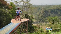 Foto: Inilah Grand Sayang Kaak, destinasi Instagramable baru di Ciamis. Destinasi ini berada di Desa Handapherang, Kecamatan Cijeungjing, Kabupaten Ciamis, Jawa Barat. (Dadang/detikTravel)