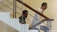 Kasus ini bermula saat eks panitera di PN Jakarta Pusat Edy Nasution menerima uang suap dari Doddy Ariyanto Supeno sebesar Rp 100 juta pada April 2015. Uang itu diserahkan di parkiran sebuah hotel di Jalan Kramat Raya, Jakarta. Dari suap Rp 100 juta itulah terungkap dagang perkara di PN Jakpus yang berturut-turut.