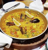 Bosan Makan Nasi Goreng ? Coba Paella Enak di 5 Tempat Ini