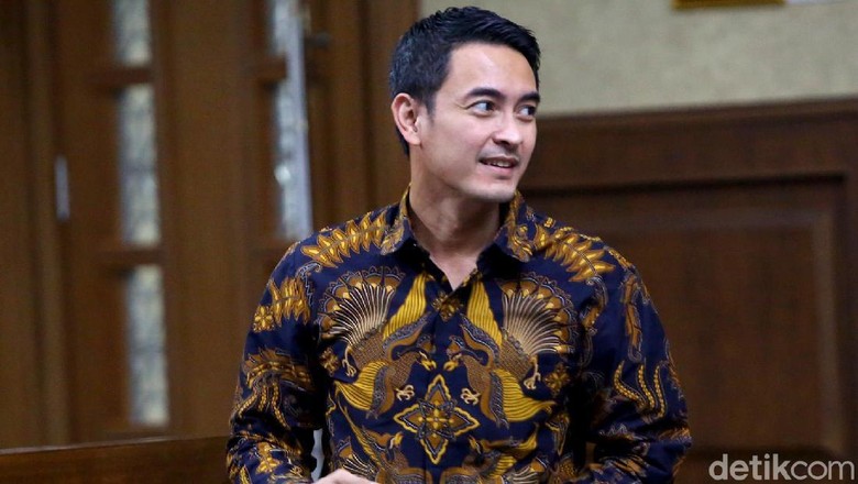 Zumi Zola Divonis 6 Tahun Penjara Zumi Zola Divonis 6 Tahun Penjara