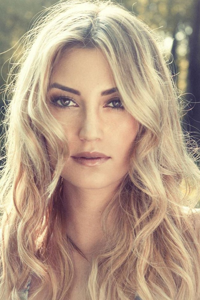 Potret model Cantik Melanie Rickinger mendadak menghiasi media pada 2014. Bukan karena hubungan asmaranya dengan pemain timnas Jerman, Christian Lell, melainkan karena perselingkuhannya dengan rekan setim kekasihnya itu, Mesut Oezil. Lell sendiri yang mengungkapkan pada publik mengenai skandal seks kekasihnya dengan Oezil. Foto: Facebook