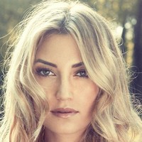 Potret model Cantik Melanie Rickinger mendadak menghiasi media pada 2014. Bukan karena hubungan asmaranya dengan pemain timnas Jerman, Christian Lell, melainkan karena perselingkuhannya dengan rekan setim kekasihnya itu, Mesut Oezil. Lell sendiri yang mengungkapkan pada publik mengenai skandal seks kekasihnya dengan Oezil. Foto: Facebook