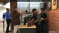 Kepala UKPTI Bank Indonesia Peter Jacobs menjelaskan negara peserta pertemuan tahunan ini juga menginisiasi penggalangan dana untuk bencana alam yang menimpa Lombok dan Palu.Foto: Sylke Febrina Laucereno