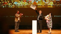 Nano Riantiarno dikenal sebagai tokoh teater kenamaan Indonesia yang telah melanglang buana lebih dari lima dekade. Foto: Eva Tobing/ Dewan Kesenian Jakarta