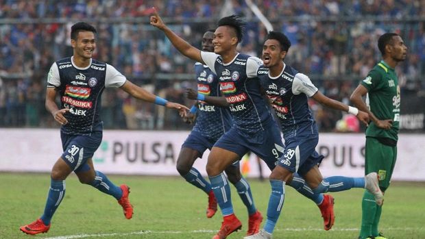 Pemain-pemain Arema FC harus menyelesaikan sisa laga Liga 1 2018 tanpa dukungan suporter.