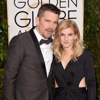 Ryan Hawke sebenarnya bertemu Ethan pertamakali pada 2004 saat kuliah di Universitas Columbia. Tidak ada keterangan pasti soal jurusan kuliah Ryan. Berbagai media hanya menyebutkan kalau wanita berambut pirang itu lulusan Universitas Columbia.  Foto: Getty Images