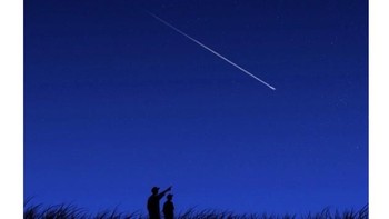 Kabarnya bola tendangan Mahrez bisa dilihat di malam hari. Foto: Istimewa