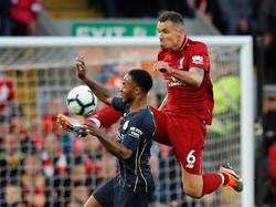 Dejan Lovren di laga pertamanya sebagai starter musim ini di Premier League sukses meredam barisan penyerang Manchester City. Sayangnya, Liverpool cuma main imbang 0-0. (Phil Noble/Reuters)