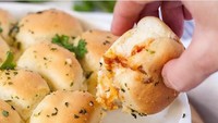 Kalau yang ini diisi saus bolognese ditaburi keju dan peterseli. Kebayang gurihnya ya. Foto : Instagram @sundaysupperfam