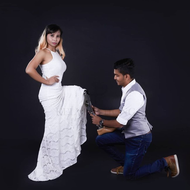 Rosalina bisa menjalani profesi sebagai model berkat dukungan suaminya yang seorang fotografer. Foto: Instagram @kazzrozza