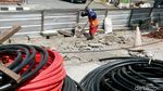 Lubang Menganga dan Jalan Macet Gara-gara Galian Kabel di Kemang