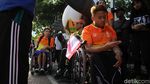 Nyamannya Trotoar GBK untuk Suporter Difabel