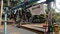 Kerusakan fasilitas bermain di RPTRA Taman Guntur itu bukan tak dilaporkan, namun hingga kini belum ada tanda-tanda perbaikan bagi sejumlah fasilitas bermain yang telah rusak dan tak dapat digunakan itu.