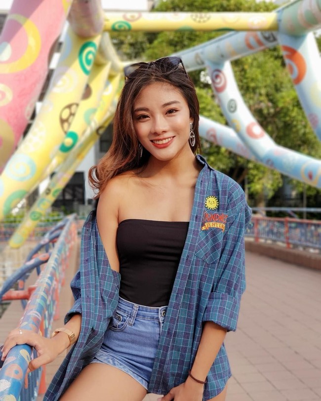 Namun, kini akun Instagram Teo pun bisa kembali normal. Postingan terakhirnya pada tiga hari lalu dan mengunggah foto untuk endorse sebuah merek headset.Foto: Instagram @xclarieacaciateo