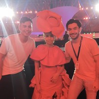 Inilah sosok Rosalina Oktavia yang tampil sebagai model ikon keberagaman di Asian Para Games 2018. Rosalina menjadi salah satu model difabel yang ikut meramaikan pembukaan Asian Para Games 2018. Foto: Instagram @ kazzrozza