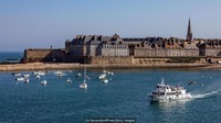 Di awal idenya itu, Heude hanya membawa 12 botol anggur Fiefs Vendeens dari Lembah Loire ke dasar pelabuhan Saint Malo. Menurut dia, air lepas pantai itu akan melindungi wine dari sinar UV yang merusak (Yannick Heude/BBC Travel)