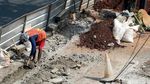 Lubang Menganga dan Jalan Macet Gara-gara Galian Kabel di Kemang
