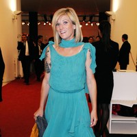 Ryan Shawhughes Hawke, itulah sosok wanita yang jalan hidupnya berubah setelah dinikahi aktor Ethan Hawke pada 2008. Seperti dikutip dari The Guardian, sebelum menjadi istri Ethan, Ryan bekerja sebagai babysitter atau pengasuh anak di rumah sang aktor yang saat itu berstatus sebagai suami Uma Thurman. Foto: Getty Images