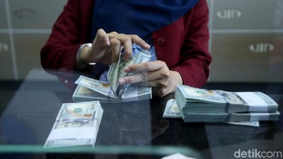 Dolar AS Tembus Rp 15.299