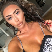 Lauren Goodger, bintang reality show asal Inggris yang wajahnya sudah tak lagi seperti aslinya. Mantan bintang reality TV berjudul  The Only Way Is Essex itu bahkan mendapatkan kritikan netizen karena wajahnya terlalu palsu. Foto: dok. Instagram